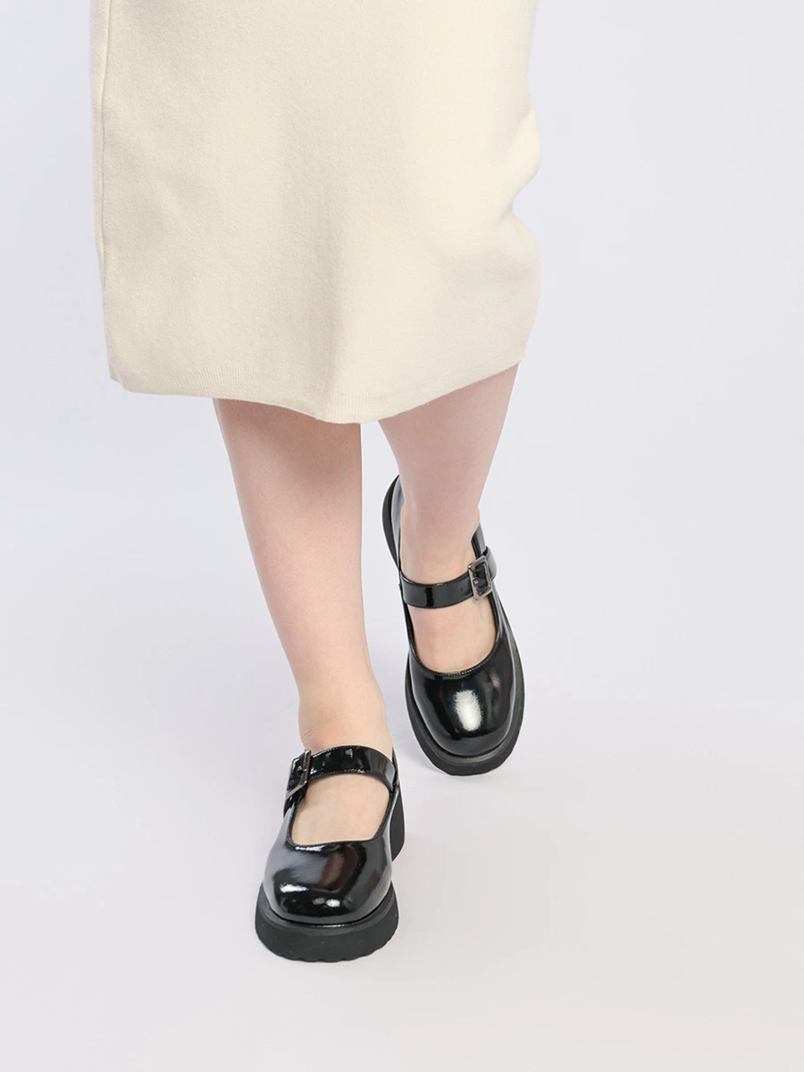 Туфли лакированные черного цвета на широком каблуке